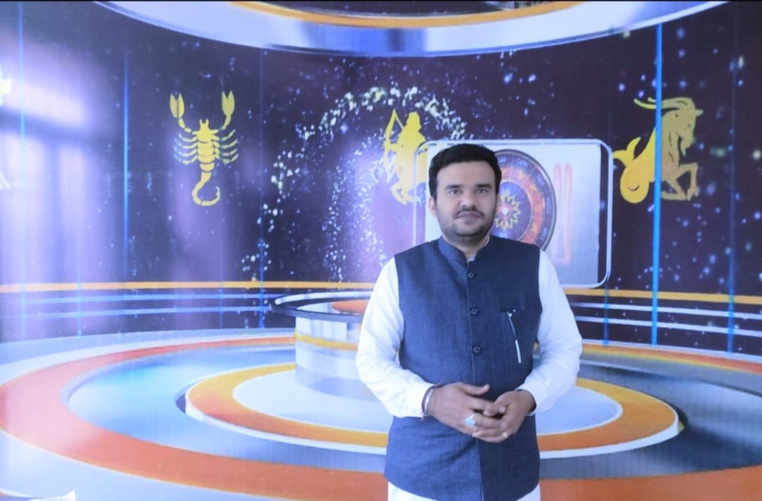 Read more about the article Best Astrologer in Chandigarh Dr. Munish Sharma PH.D in Astrology  (20+Years Experience)